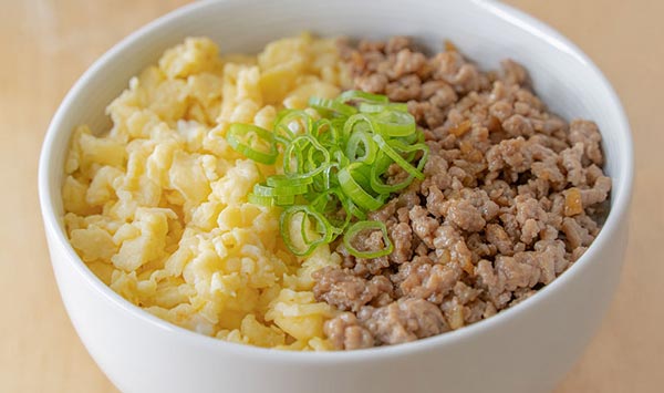 Mince & Egg Rice Bowl (Soboro Don) thumbnail